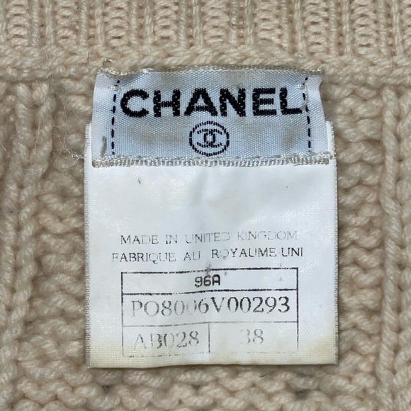 Vintage CHANEL Pure Wool Cable-Knit CC Button Beige Cropped Cardigan Sweater 38 - Picture 10 of 16